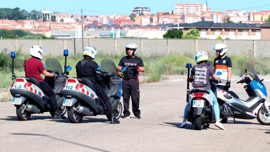 Clases de formación segura a agentes de la Policía de Benavente