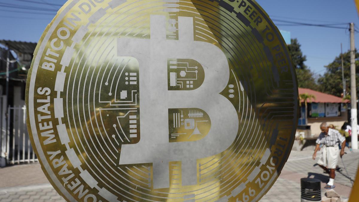 Trump emite una orden ejecutiva que crea una Reserva Estratégica de Criptomonedas.