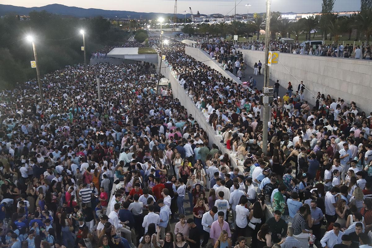 El botellón en el Balcón del Guadalquivir, en imágenes