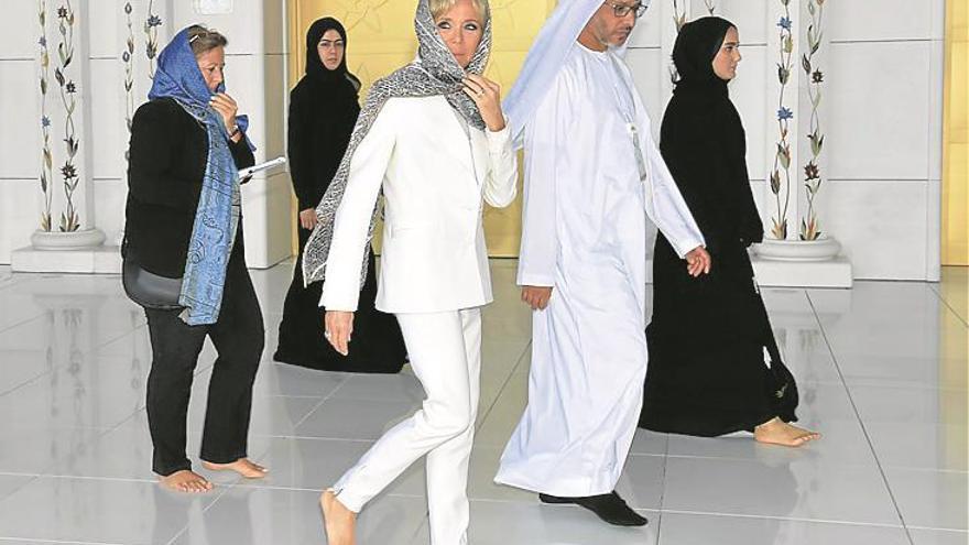 Brigitte Macron, en la mezquita de Abu Dabi