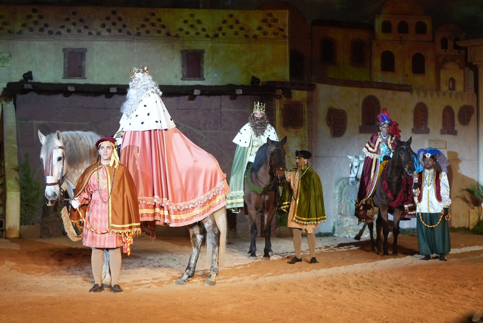 Los vecino de El Viso representan la adoración de los Reyes Magos