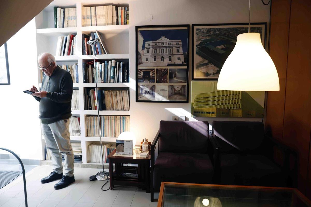 José Seguí, en su estudio.