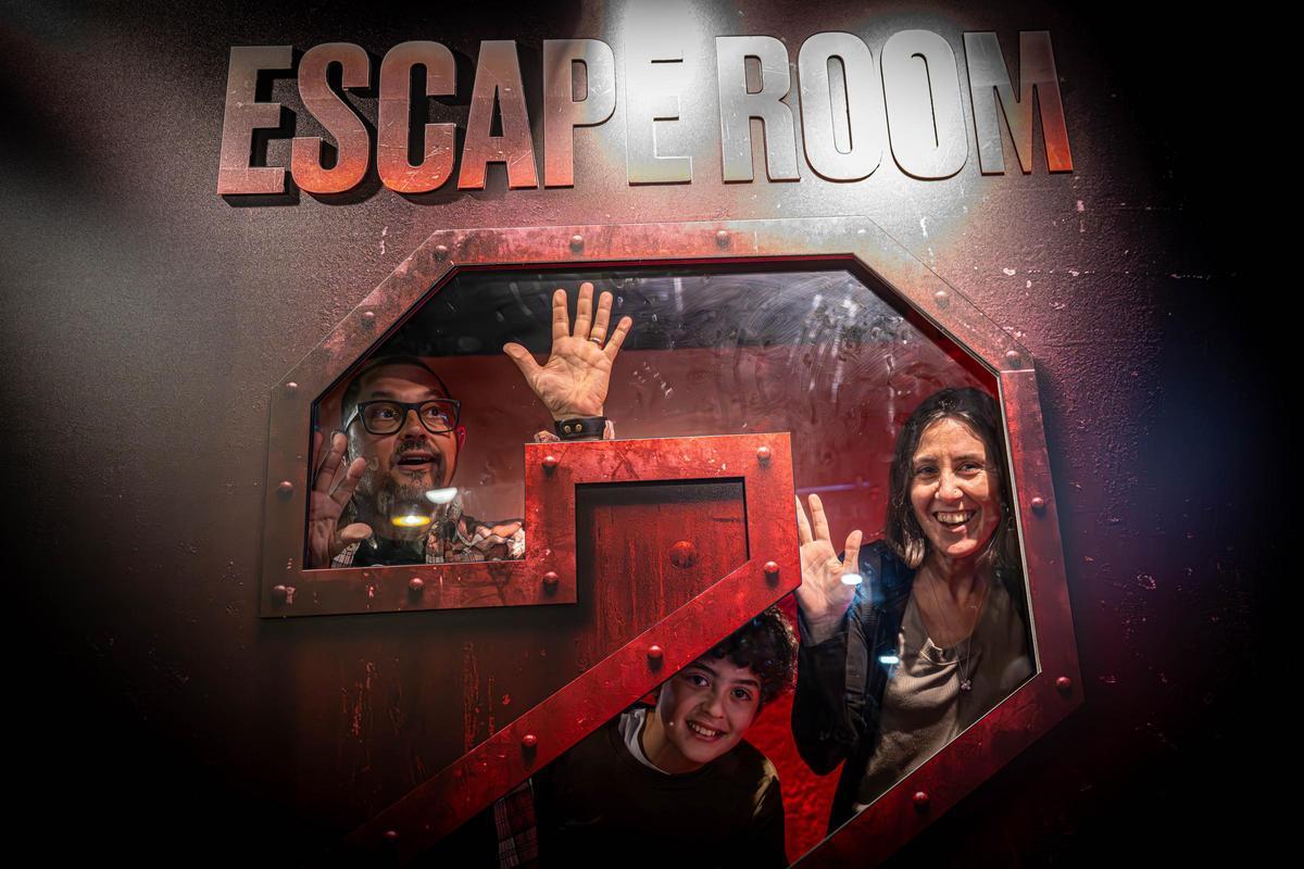 Colas en el Teatre Condal para ver Escape Room 2.