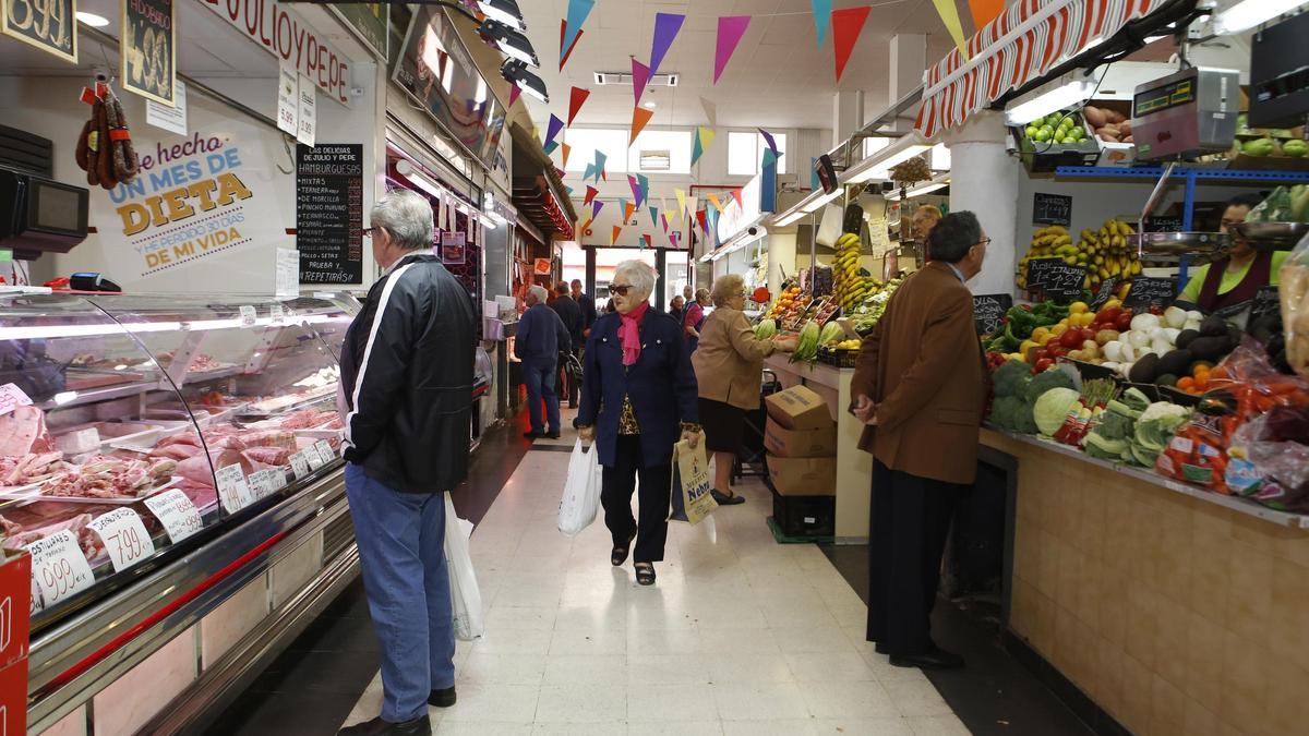 El Mercado Delicias lleva abierto desde el año 1949, y sigue teniendo mucha afluencia de público.