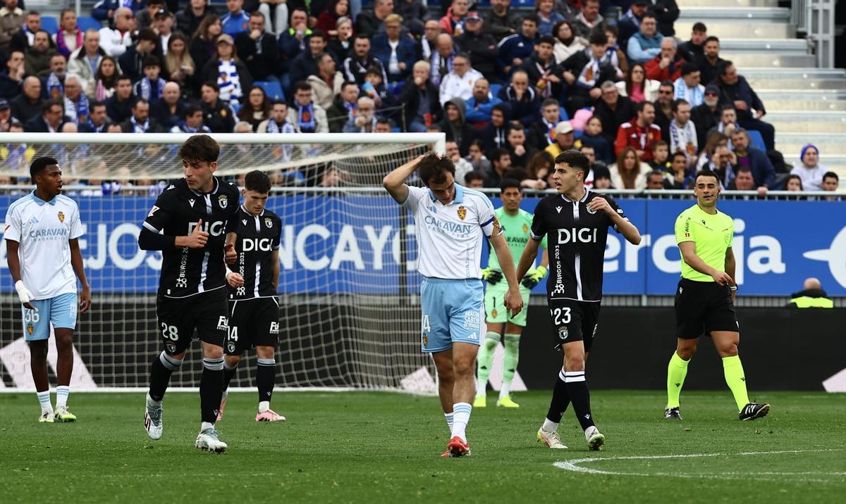 Francho Serrano se lamenta tras el gol del Burgos.