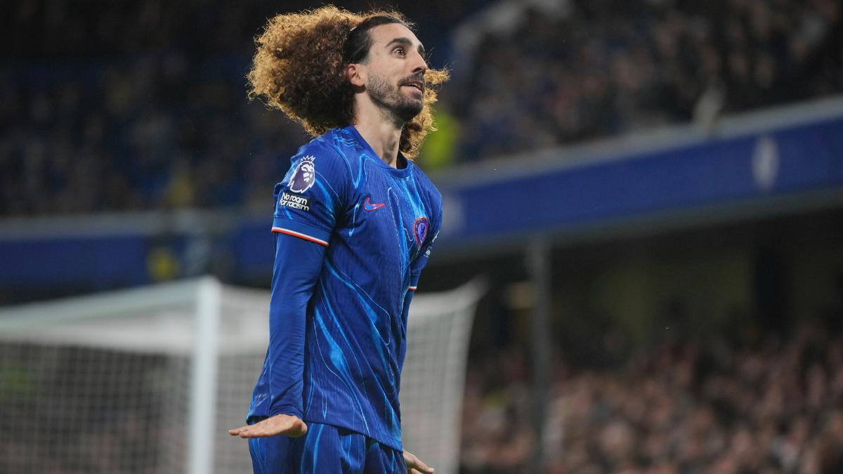 Marc Cucurella celebra su primer gol con el Chelsea