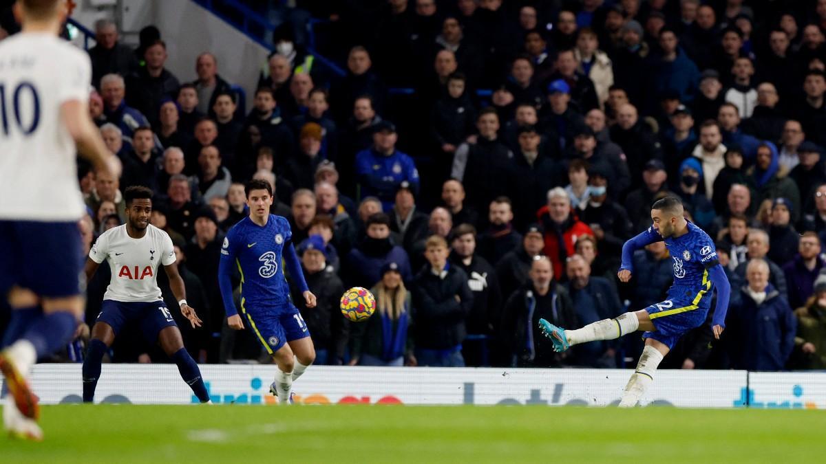 Ziyech marcó uno de los golazos de la jornada en Stamford Bridge