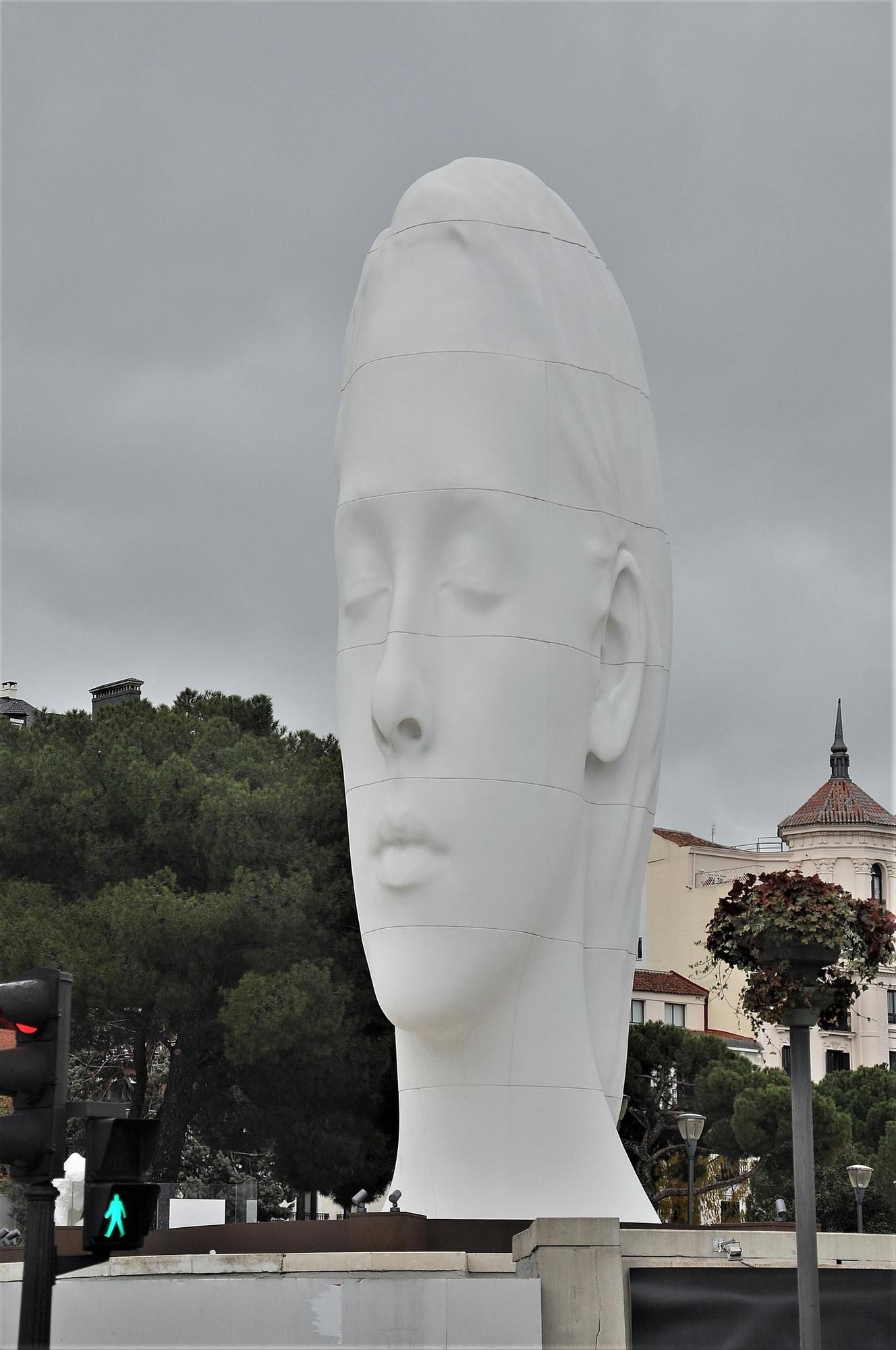 Escultura de Jaume Plensa en la Plaza de Colon