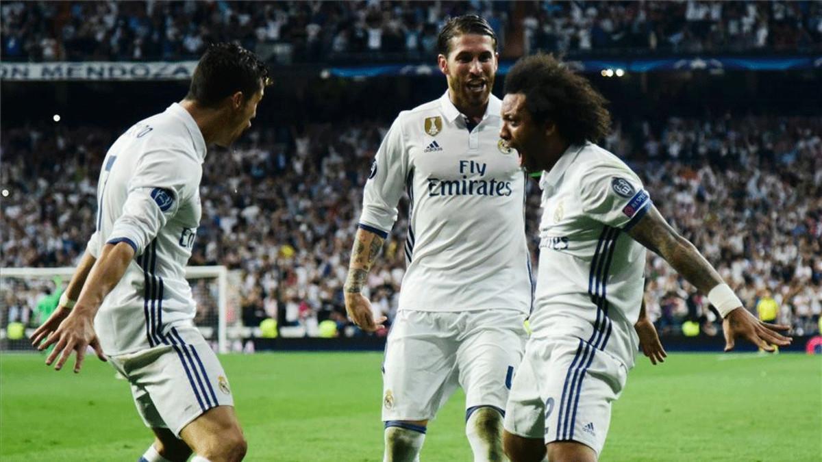 Cristiano Ronaldo, Marcelo y Sergio Ramos, celebrando un gol el curso pasado