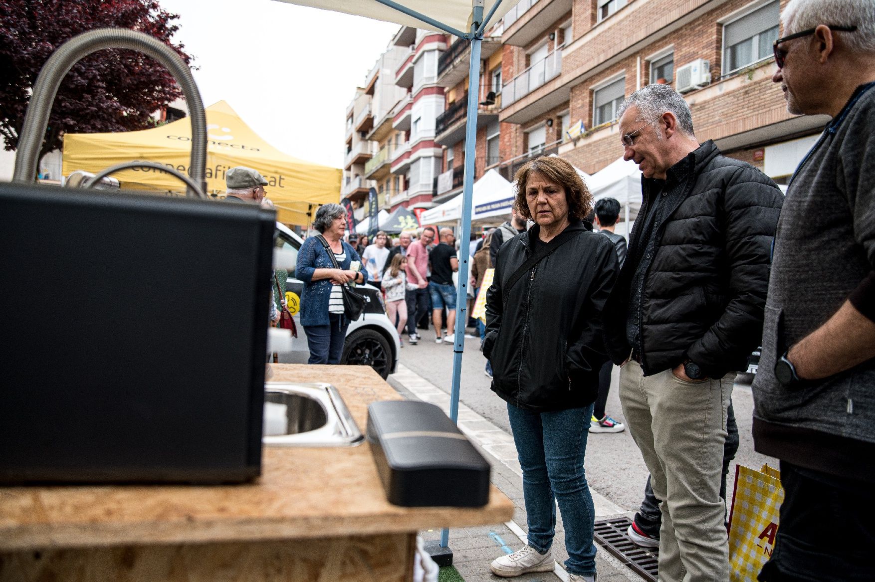 La 63e Fira d'Artés omple el poble de gent, cotxes i tractors