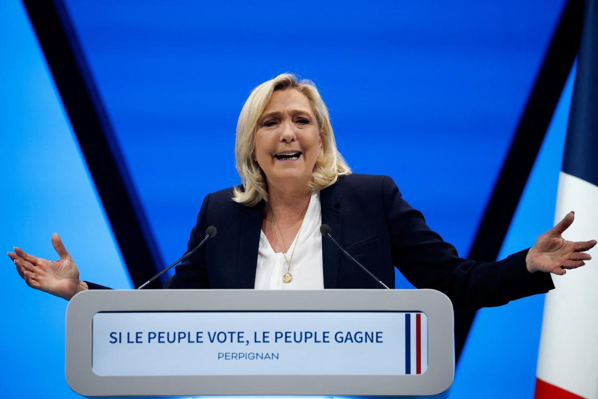 Marine Le Pen crida a la mobilització en l’últim míting abans de la primera volta: «Si el poble vota, el poble guanya»