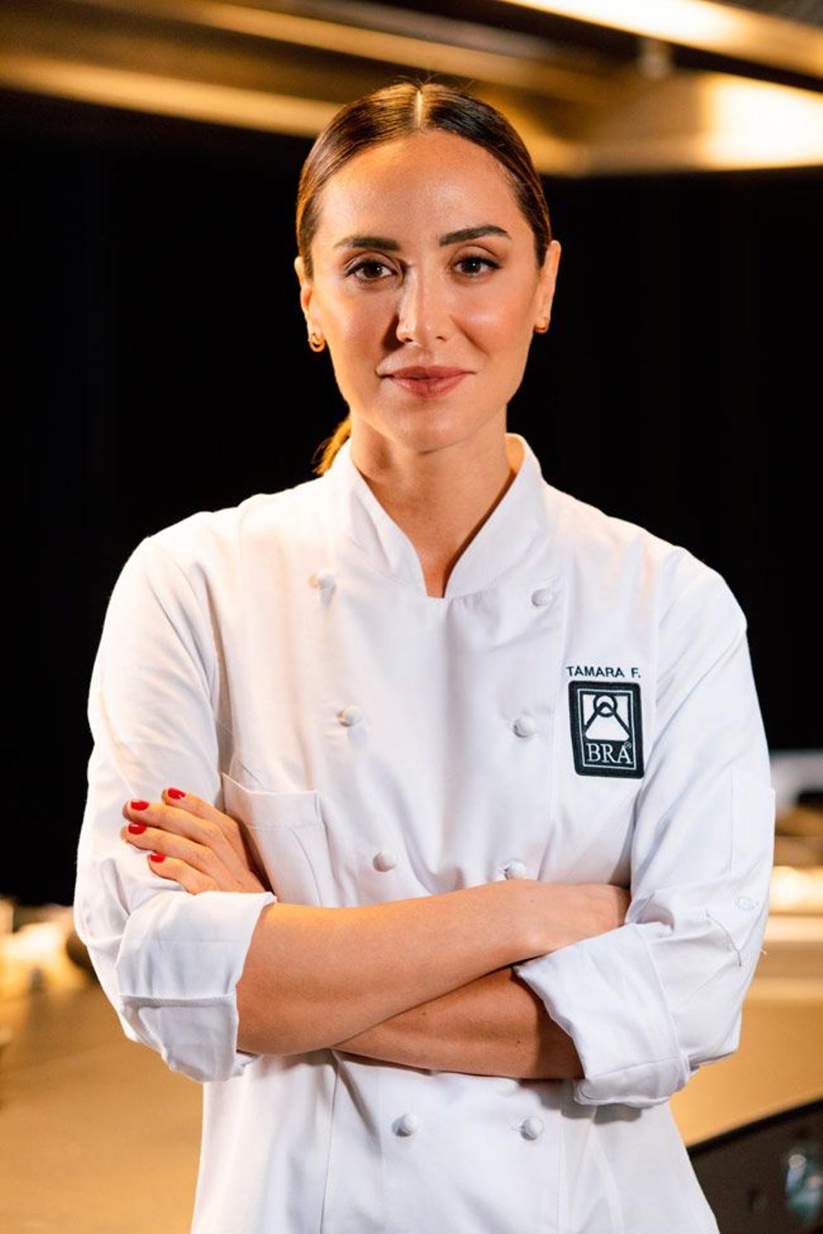 El peinado de coleta con raya al medio de Tamara Falcó para cocinar