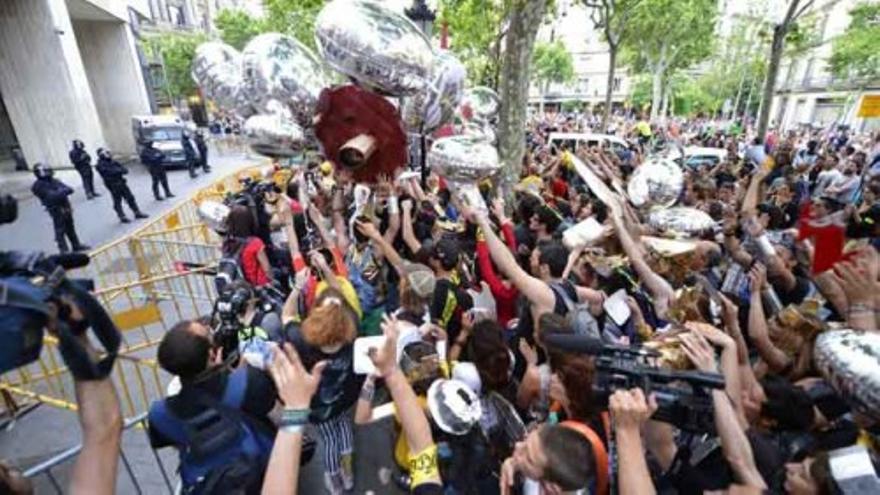 Los indignados de Barcelona mantienen el campamento en Plaça Catalunya