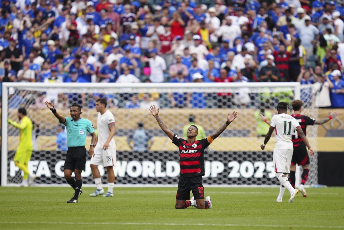 Bruno Henrique, jugador de Flamengo, celebra el final del partido ante el Chelsea que supuso una victoria histórica.
