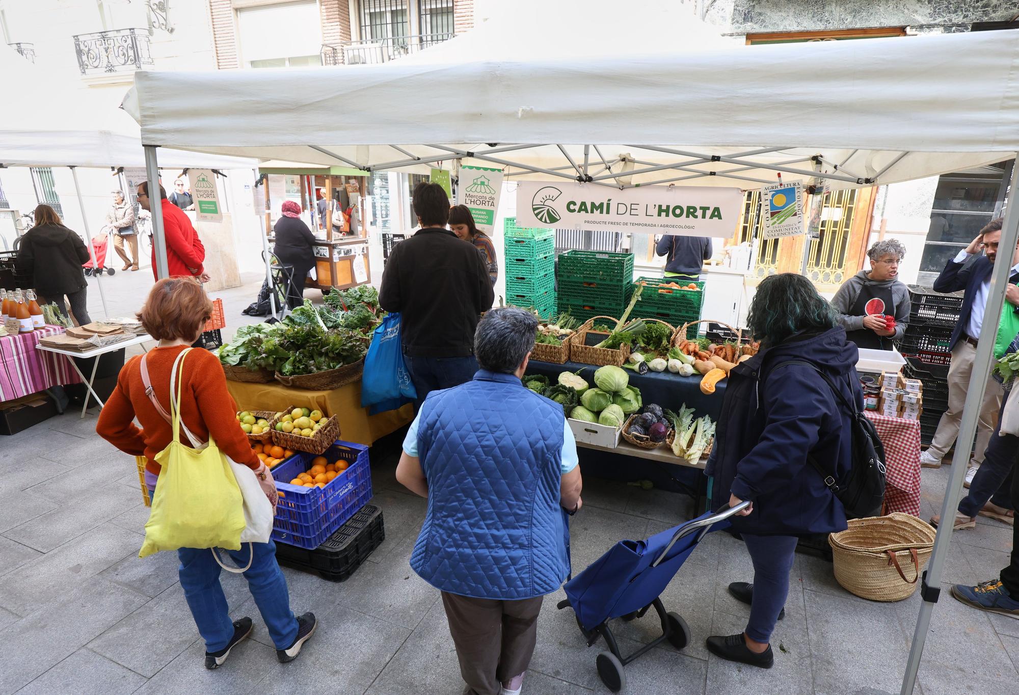 Mercadillo de frutas y verduras de huerta junto al mercado de Colón