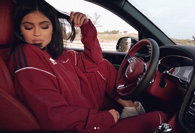 Kylie Jenner en su bólido LaFerrari