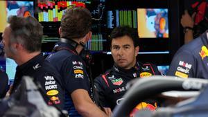 Sergio Perez, en el box de Red Bull