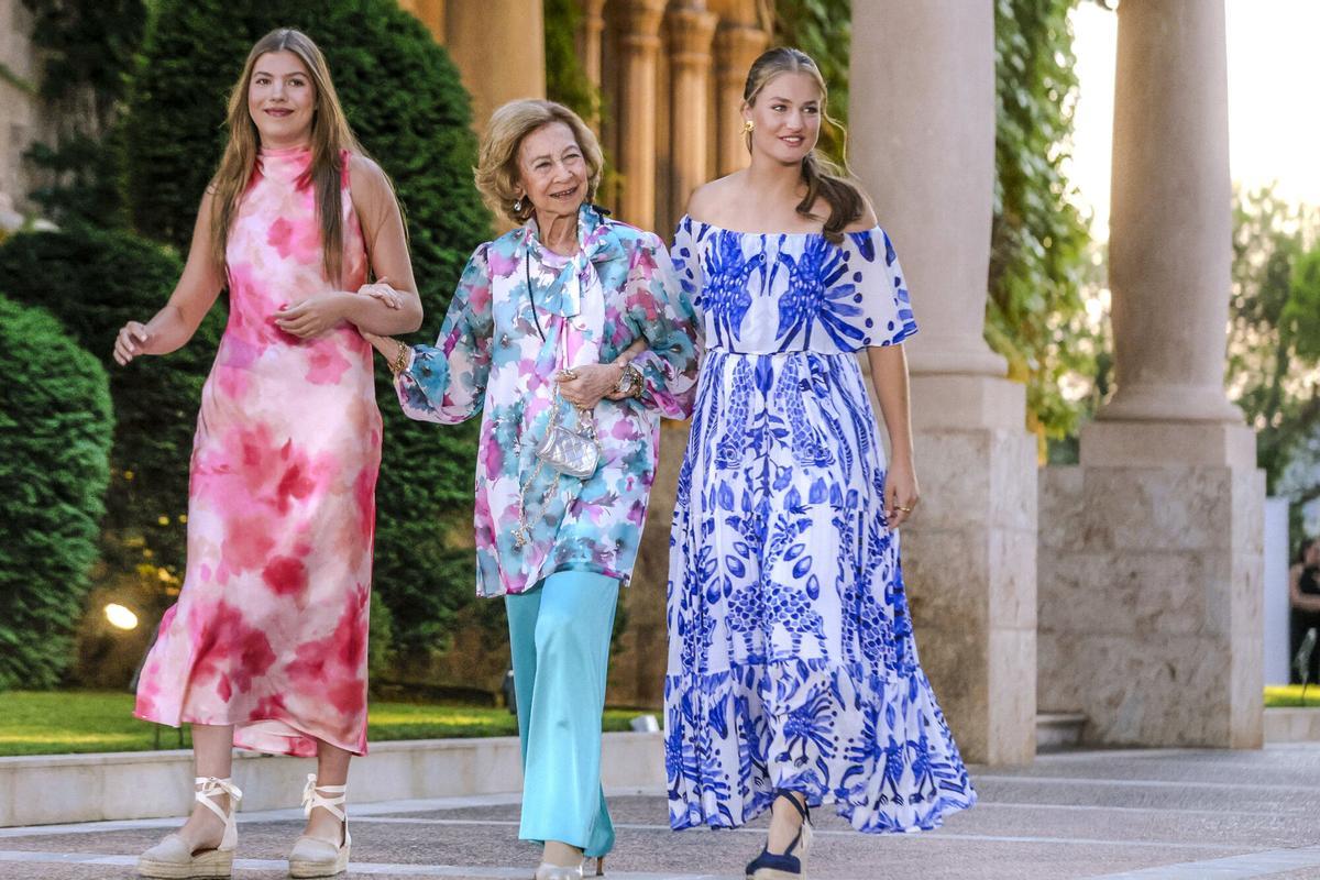 Leonor y Sofía se estrenan en la recepción oficial de Marivent en 2025 Leonor y Sofía se estrenan en la recepción oficial de Marivent en 2025