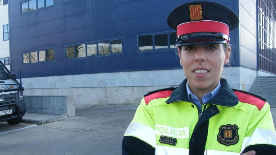 La caporal anoienca Elisabet Vidal, a la comissaria dels Mossos de Manresa, on treballa