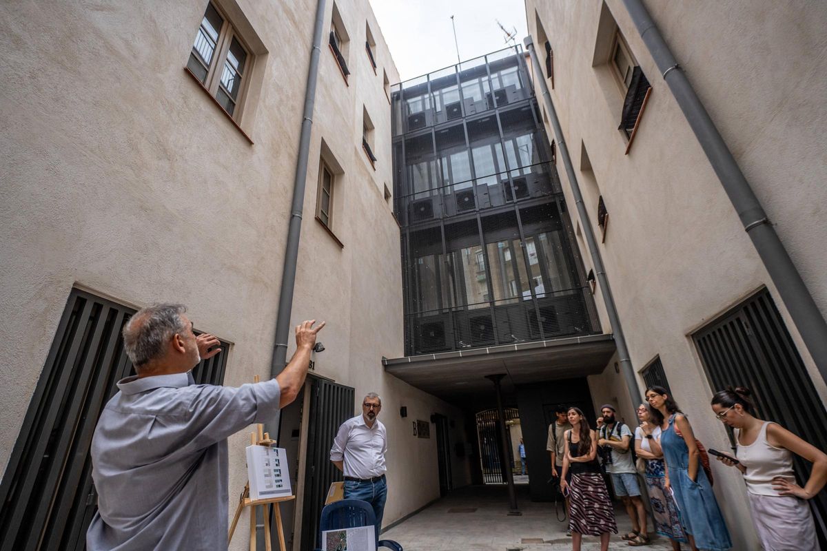 Así ha quedado una finca histórica del Raval rehabilitada como vivienda pública