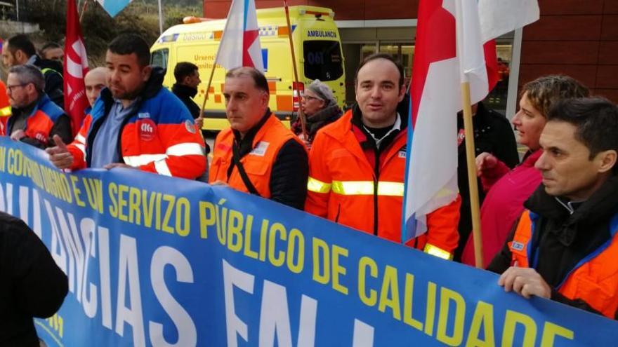 Los técnicos de ambulancias de O Salnés denuncian las malas condiciones en las que deben realizar su trabajo