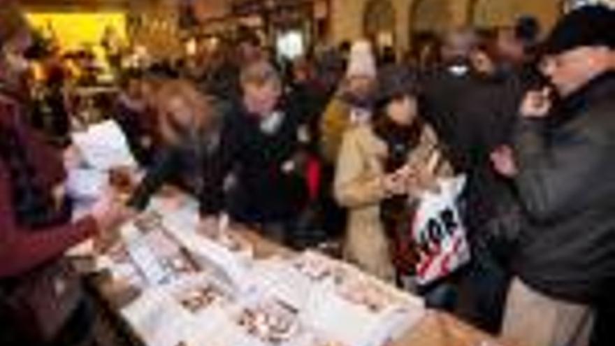 La celebració de la Hannukà, ahir, a la plaça del Vi.