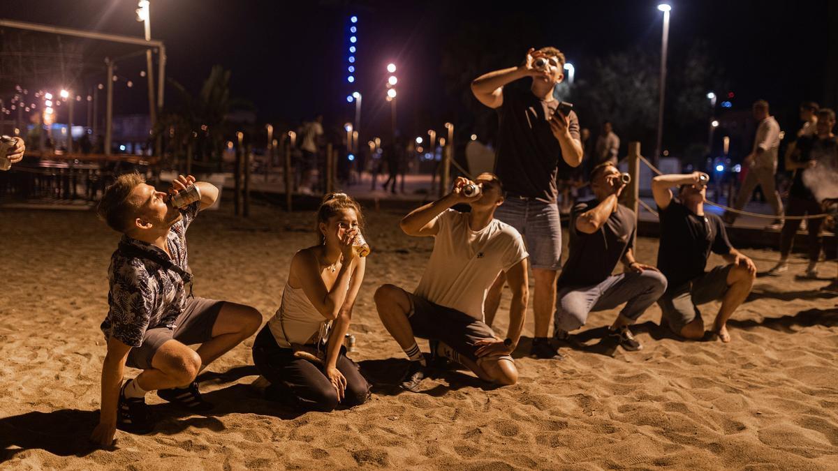 Botellón en la playa de la Barceloneta