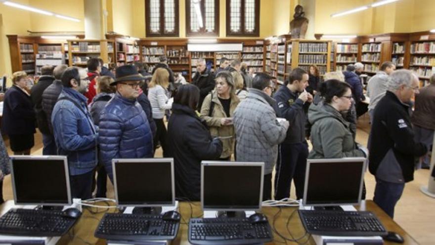 Colas de más de una hora para poder votar