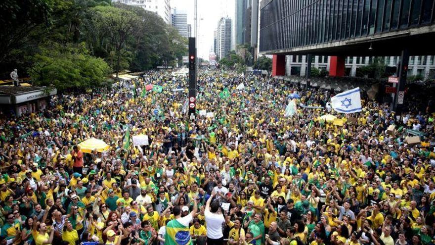 Miles de brasileños demuestran en las calles su apoyo al ultraderechista Bolsonaro