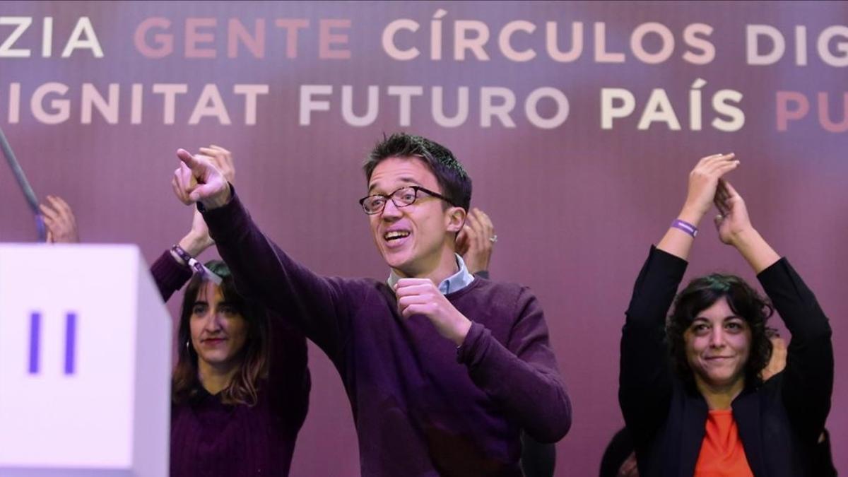 Errejón, junto a miembros de su equipo, este sábado en el congreso de Podemos.