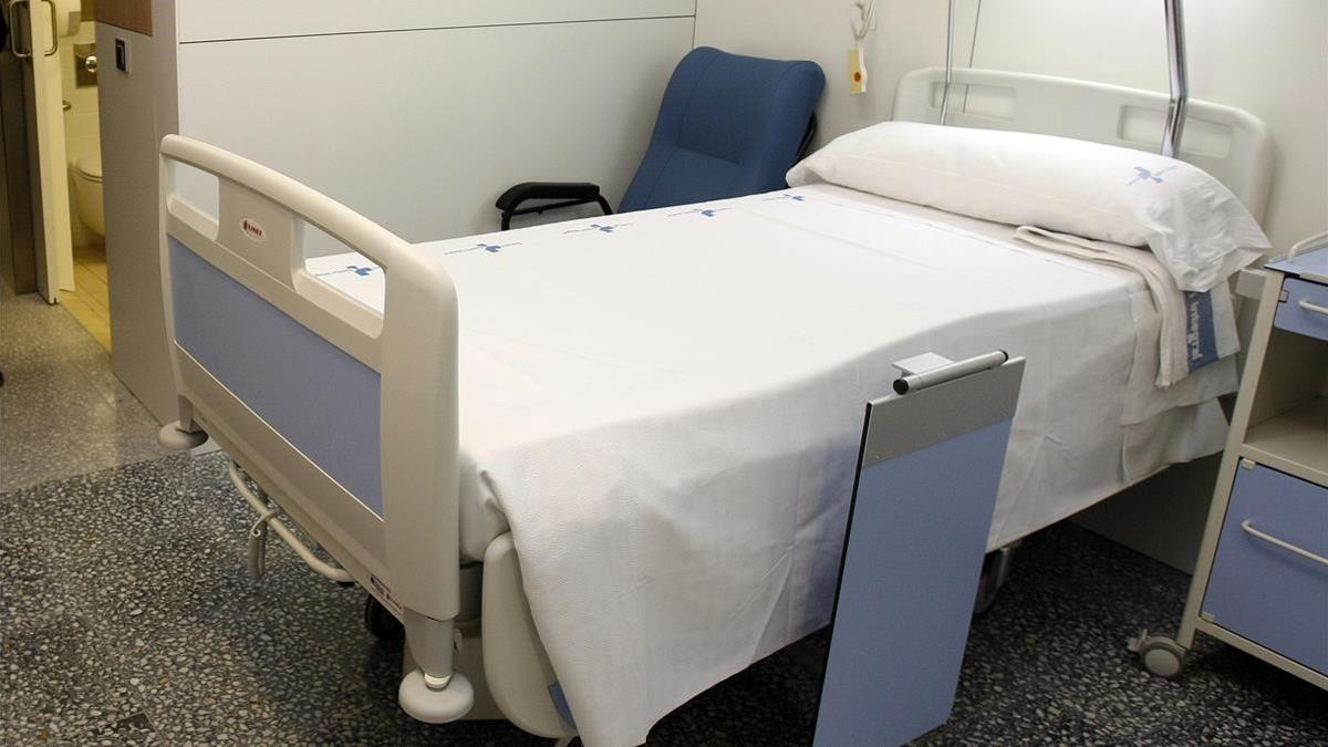 Imagen de archivo de una cama de hospital.