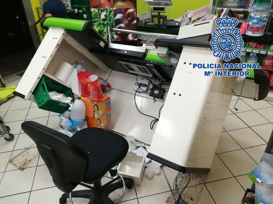 Destrozos en un supermercado en Schamann