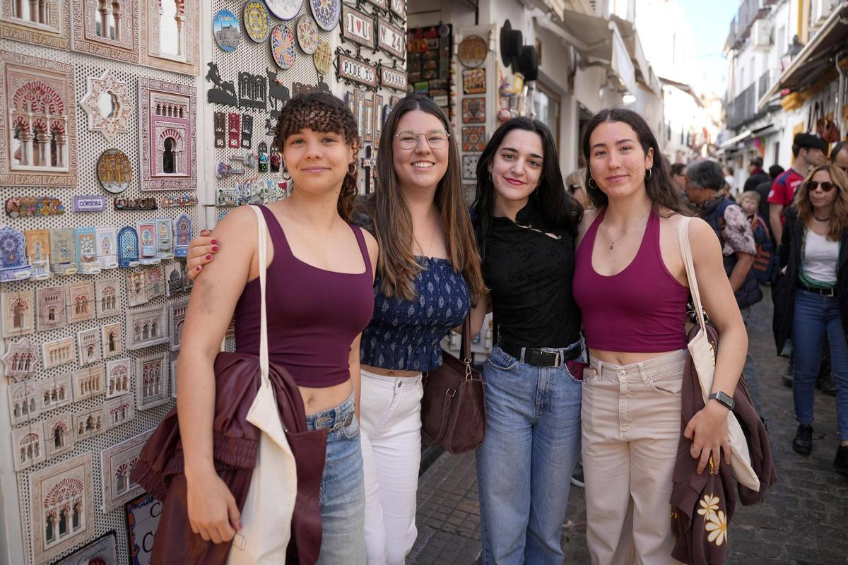 Córdoba. Tiendas de souvenirs por los alrededores de la Mezquita Catedral