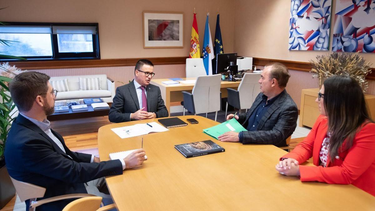 Reunión do conselleiro de Emprego, José González Vázquez, co alcalde de Lalín, José Crespo