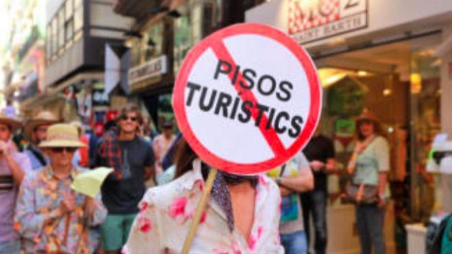 Anwohner protestieren gegen Ferienvermietung im Zentrum von Palma de Mallorca.