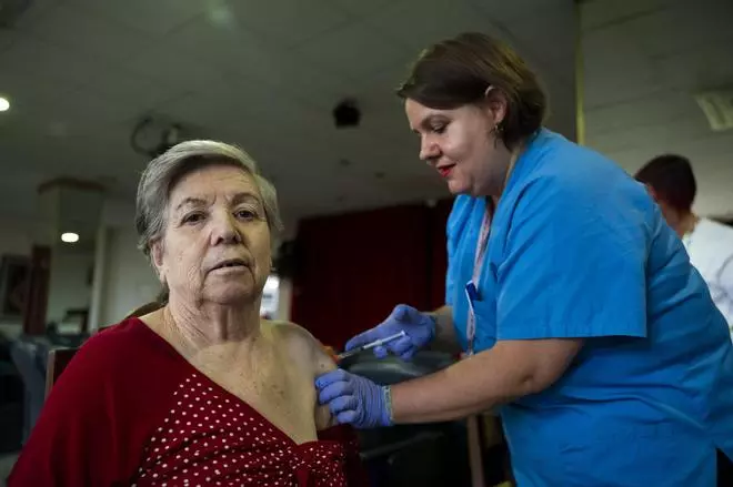 FOTOGALERÍA | Los mayores extremeños se vacunan del VRS