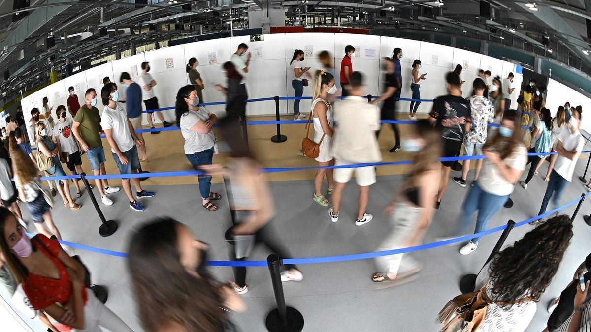 La quinta ola se desacelera pero aumenta la presión hospitalaria.