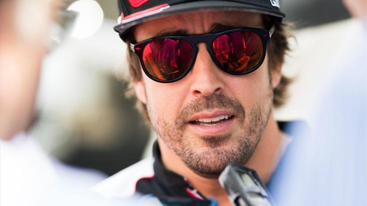 Alonso analiza sus opciones ante la carrera de mañana