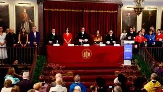 La Universitat de València comienza un nuevo curso sin olvidar al rector Lapiedra