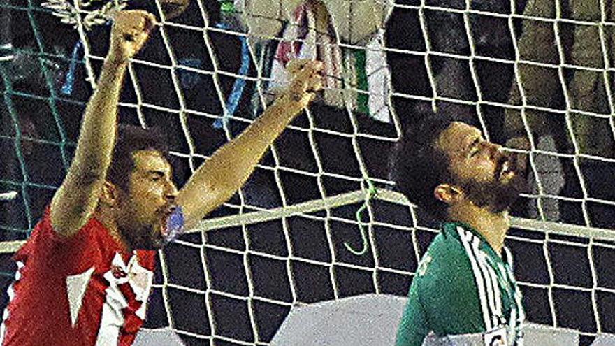 Coke celebra el segundo gol del Sevilla.