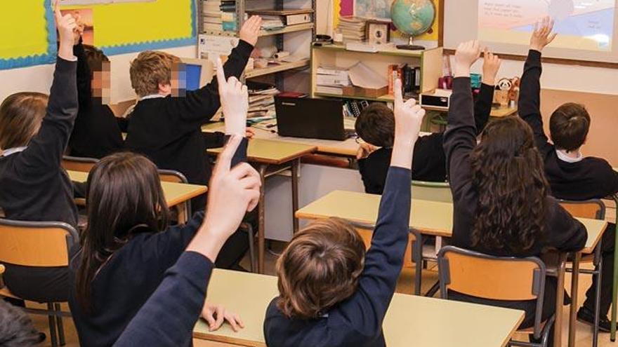 Alumnos en una escuela de las islas.