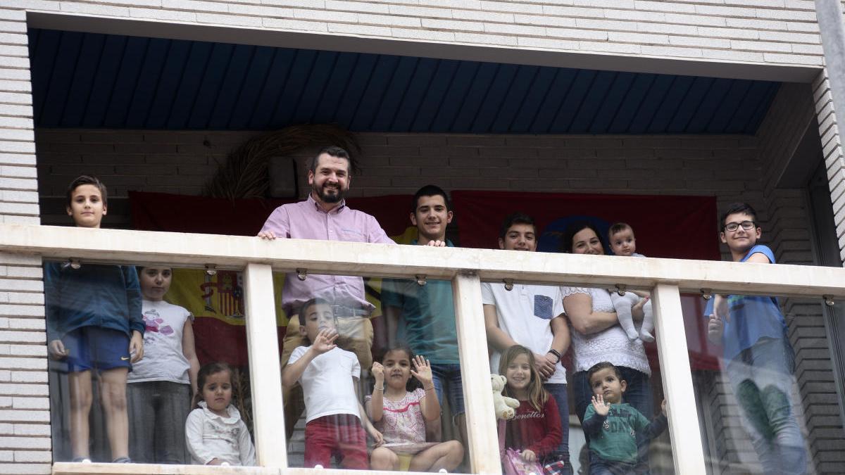 La familia de Aarón Sánchez, con once hijos, podrá disfrutar de paseos por Murcia el próximo domingo, medida que agradecen.