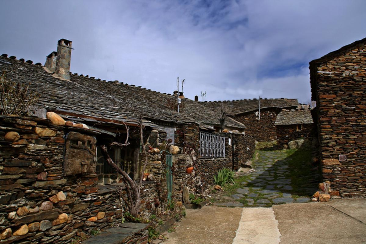Un paseo por Campillejo, Pueblo Negro de Guadalajara.