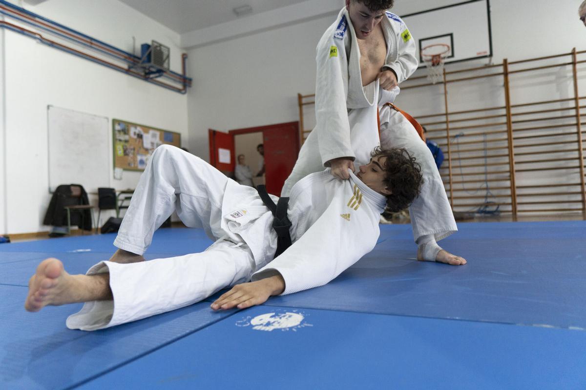 Curso de Jiu-Jitsu impartido por el Judo Club Coruña en el IES Neira Vilas de Oleiros