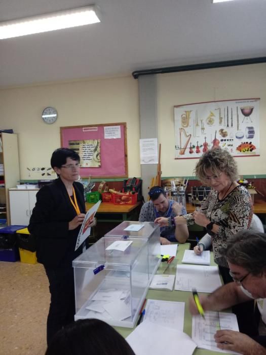 Àngels Belloch (Compromís) vota en Alboraia.
