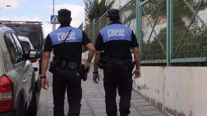 Una pareja de la Policía Local capitalina en una imagen de archivo.