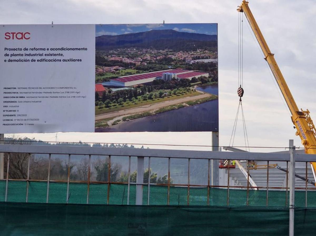 El cartel que explica las características de la obra. |   //  M.M.