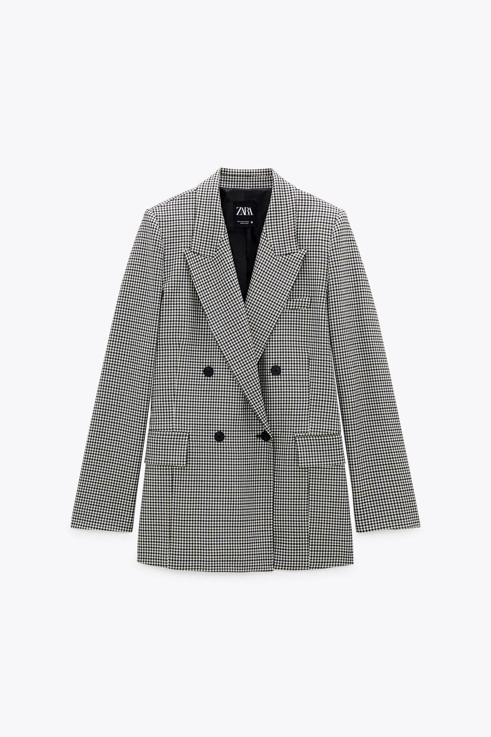Blazer entallada de cuello solapa y estampado de cuadros, de Zara
