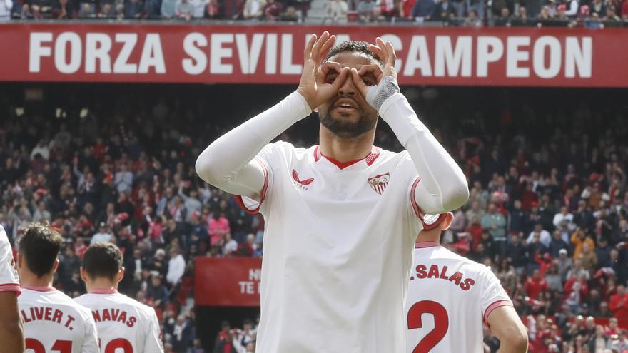 El Sevilla golea a la Real Sociedad con un gran En-Nesyri y se aleja del descenso (3-2)