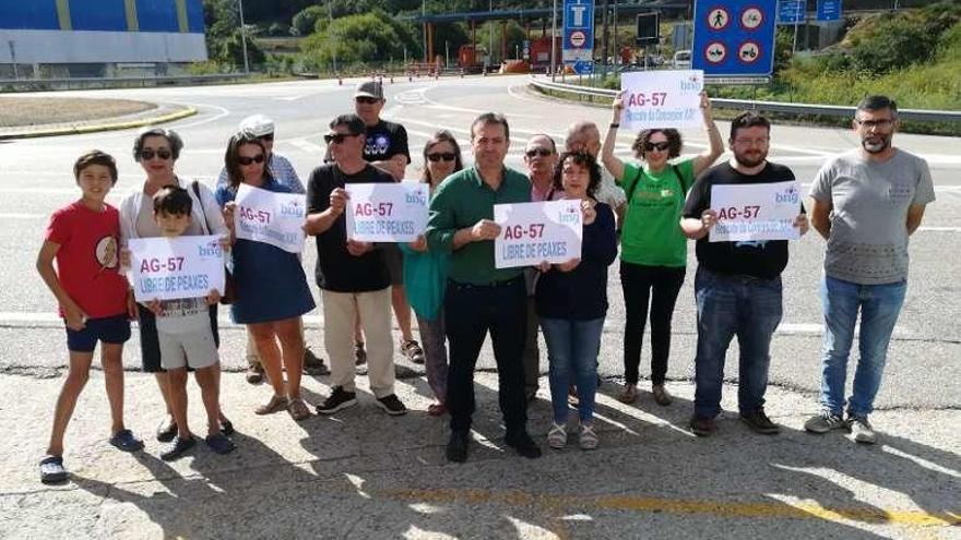 Luis Bará con ediles y acompañantes, ayer. // D.P.